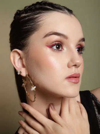 Sculpted Vein Statement Hoop